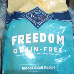 DRY CAT FOOD( BLUE) FREEDOM 