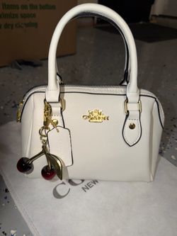 Hermosa Cartera disponible se hacen envíos todo usa