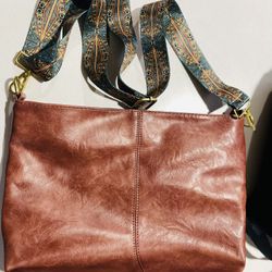 New Beautiful Brown Pleather Purse 👜 With Beautiful Peacock 🦚 Colored Strap 