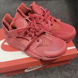 Size 9.5 US Nike Air Huarache Run 'Triple Red' sneaker.