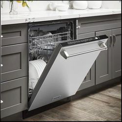 Thor Kitchen 24” Dishwasher Top Control Stainless Steel HDW2401SS some cosmetic damage see pictures