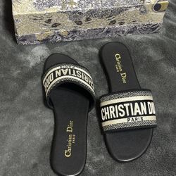 Women’s Sandals 