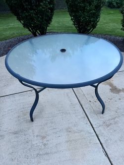Outdoor patio table