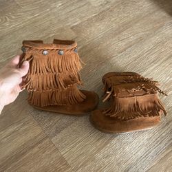 Girls Minnetonka Boots