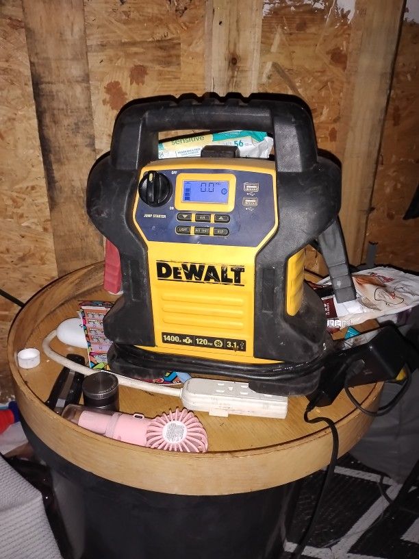 DeWalt Battery Jumper
