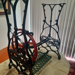ANTIQUE Sewing Machine Stand.  NewRoyal.