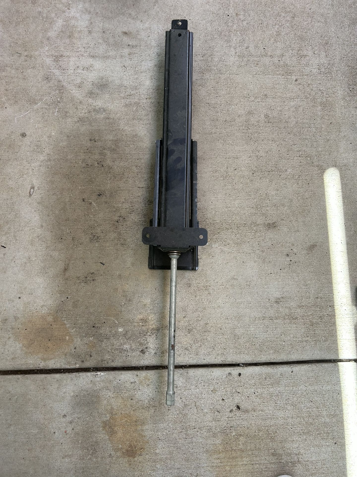 Stabilizer Jack Used In Good Conditions 
