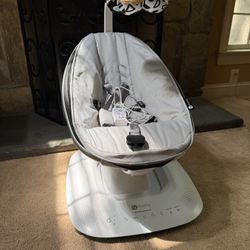 4Moms MamaRoo Multi Motion Swing