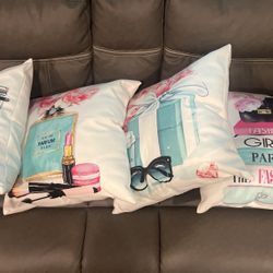 Bedroom, Decorative Pillows