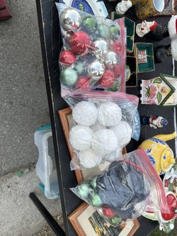 Christmas Porcelain Balls Three Bags And 3 Ornaments - All For 15$ Firmed New And Like New 