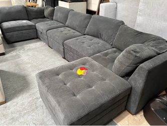 Six piece modular sectional