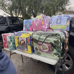 Selling Blankets/ Vendemos Cobijas 