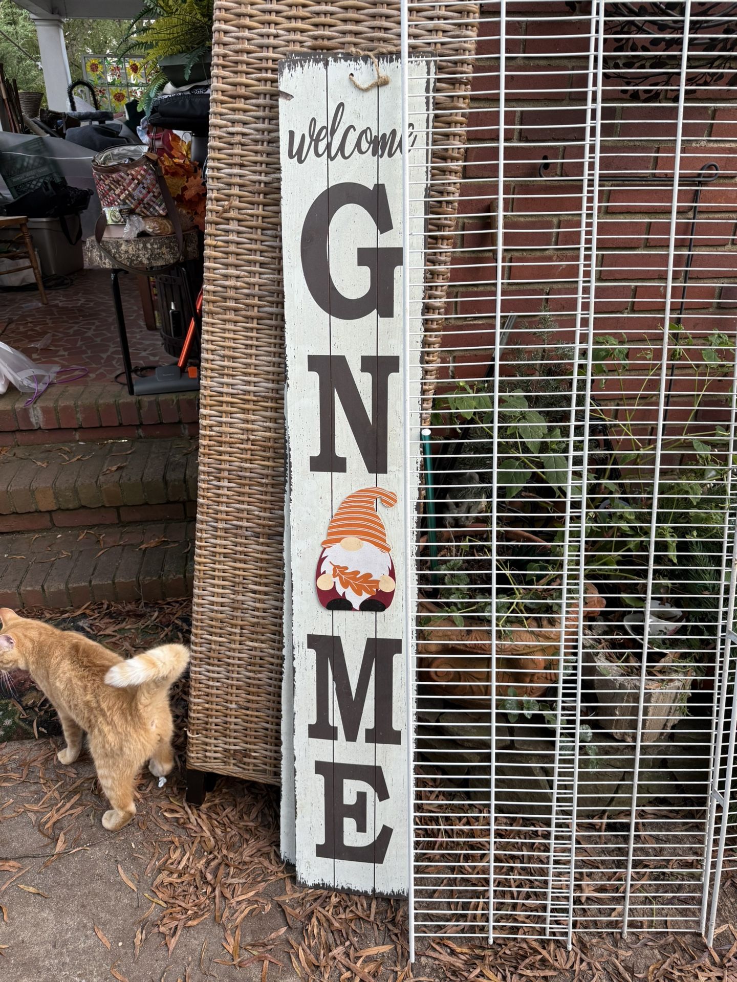 WELCOME GNOME HEY FRIENDS SIGN