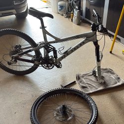 Full Suspension Mountain Bike Giant Reign Three