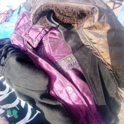 $85 Big Bag Full Of Different Jackets Sweaters And A Few Blankets All Different Sizes Firm On Price Good Clean Condition ☔