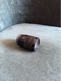 Sony E 18-135mm F3.5-5.6 OSS lens