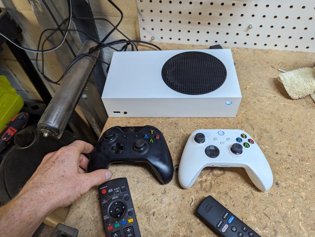 Xbox Series S 500gb with two controllers 
