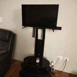tv with base like new