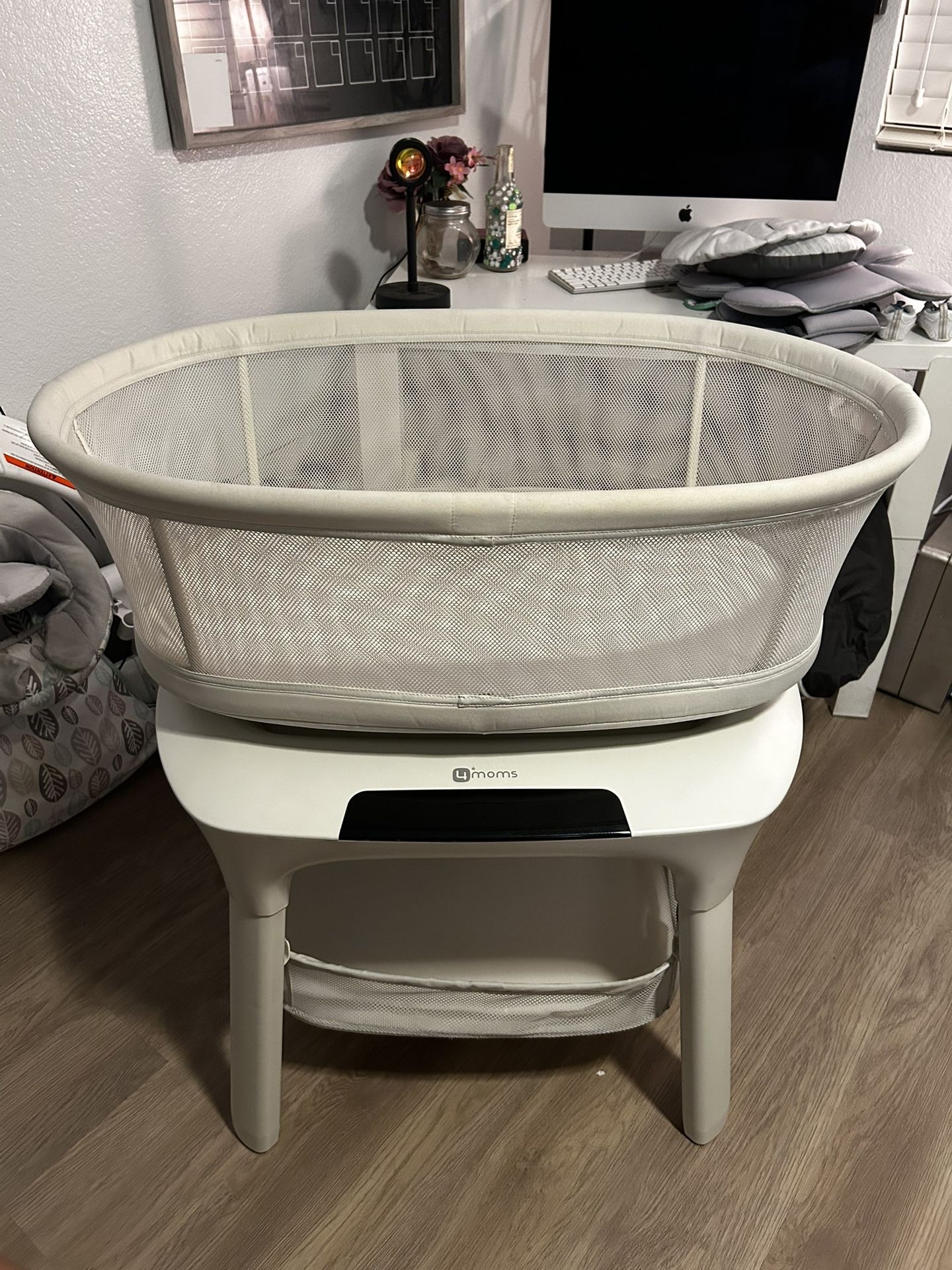 4 Moms Bassinet / Baby Stuff