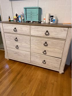 Ashley Furniture Willowton Dresser
