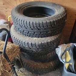 235/65R17 104T Tires