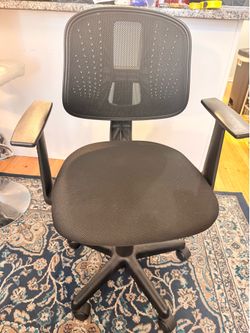 Black Desk Chair