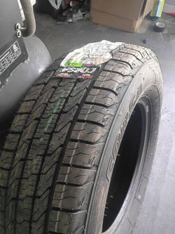 BRAND NEW TIRE 245 / 70 / R17