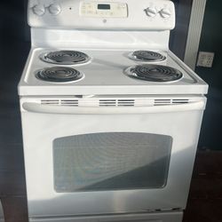 Ge Electric Stove 30” Used  in Working  Condition 