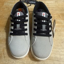 New Airwalk Boys Shoes Size 3