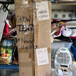 BRAND NEW 4x4 GROW TENT WITH THREE LED GROW LIGHTS 