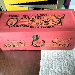 JOSE CUERVO RESERVA DE LA FAMILIA COLLECTIBLE WOODEN BOX WITH ART DESIGN BY MEXICAN ARTIST MANUEL VELAZQUEZ PINTOR 1996 COLLECTION
