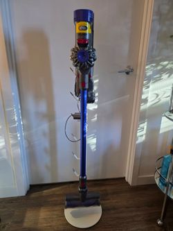 Dyson V8 Cordless Stick Vacuum with Attachments