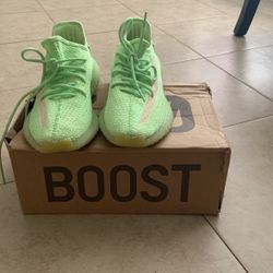 yeezy boost 350 v2 glow in the dark Size 9 Box Is A Bit Damaged 