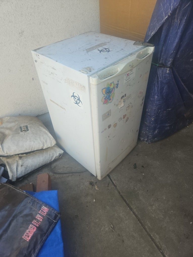 MINI FRIDGE