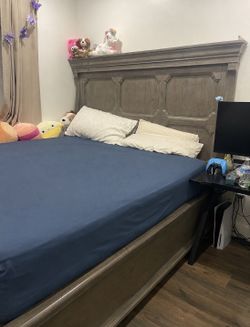 king bed with mattress