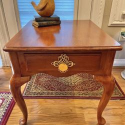 Solid oak end table with drawer