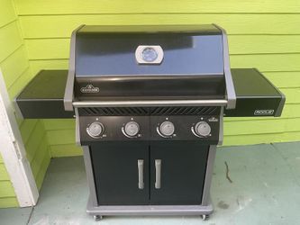 Ge · Napoleon Rogue Gas Grill