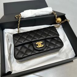 Medium Double Flap Crossbody Bag  Chanel 