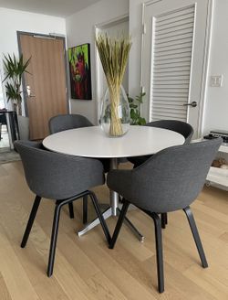 Florence Knoll Table Desk 42” (Design Within Reach)