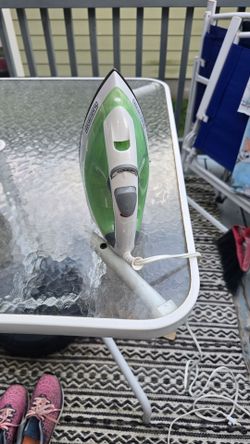 Black and decker iron