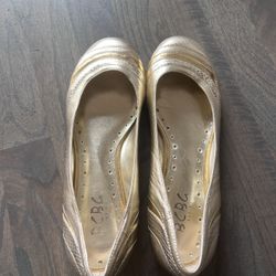 BCBG Women’s Ballet Flats - Size 7 Gold
