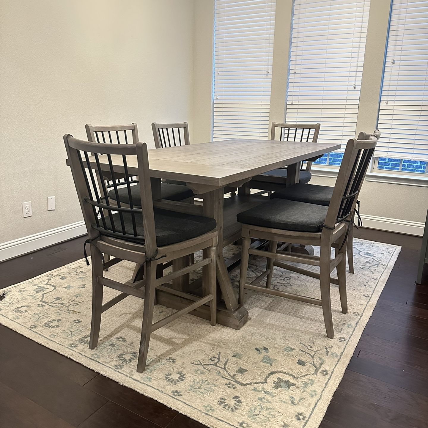 Dining Table With 6 Matching Chairs