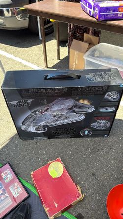 Star Wars Millennium falcon air Hogs Like new 