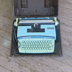 Smith Corona Coronet Super 12 Baby Blue Electric Typewriter Case Key Cartridge