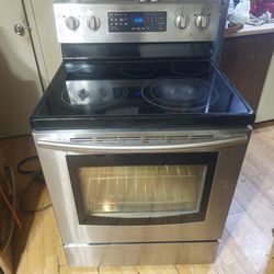 Reduced-Samsung, 5 Burner glass top stove with Dual Function self-cleaning Convection oven works great