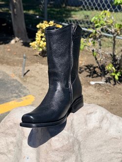 Bota de piel con cierre