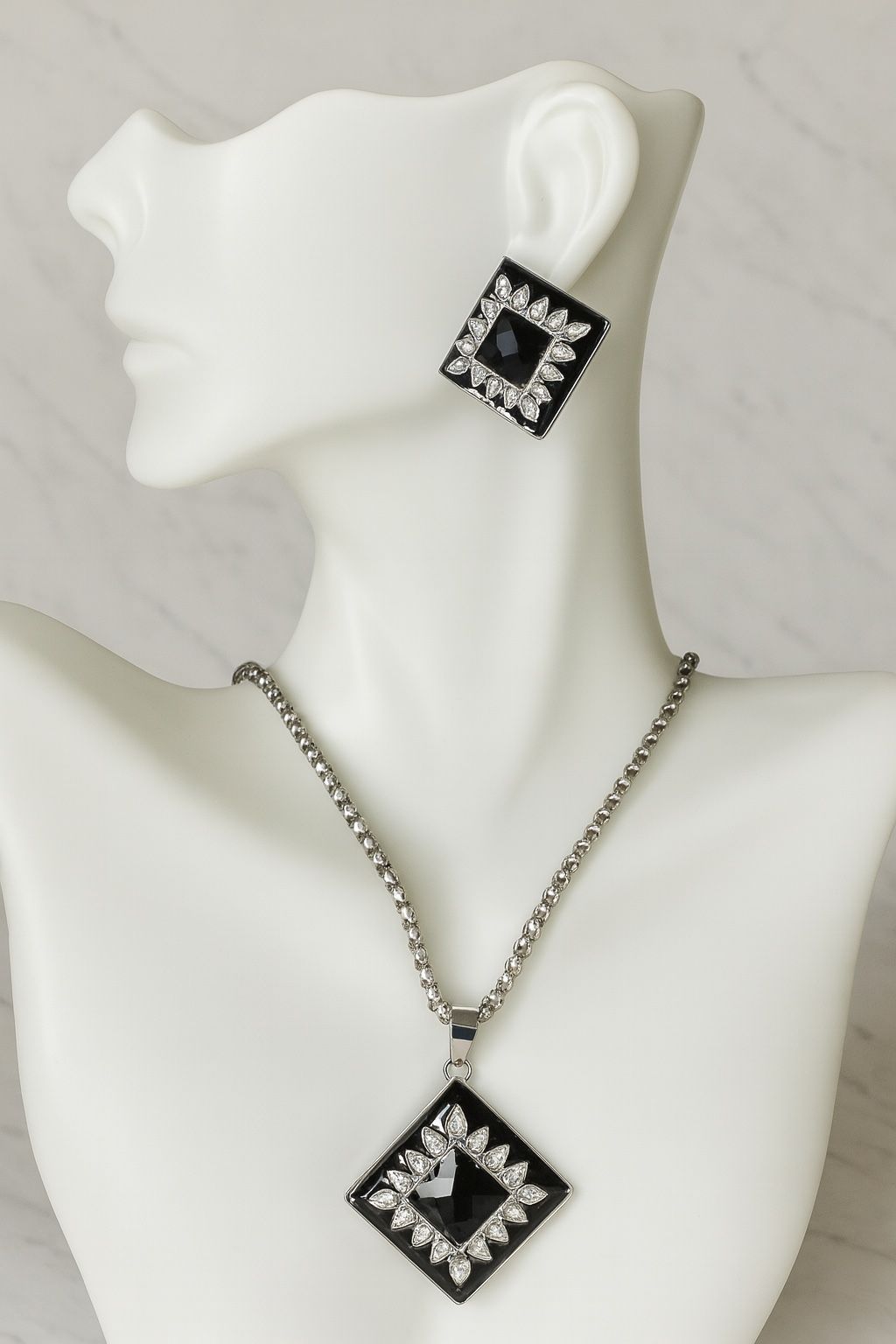Black Onyx-Style Necklace & Earring Set – Silver Luxe Edition