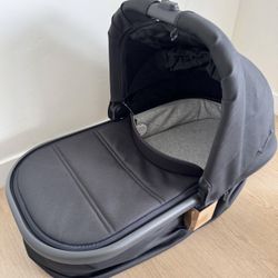 NEW Bassinet Uppababy
