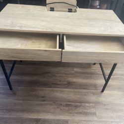Writing Desk with USB 