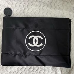 GWP Chanel pouch 